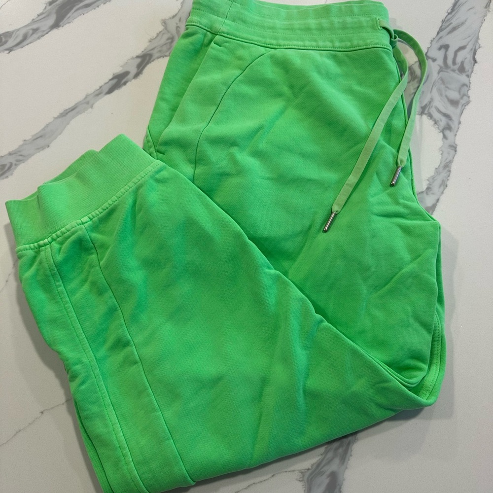 Lululemon Cropped Joggers
